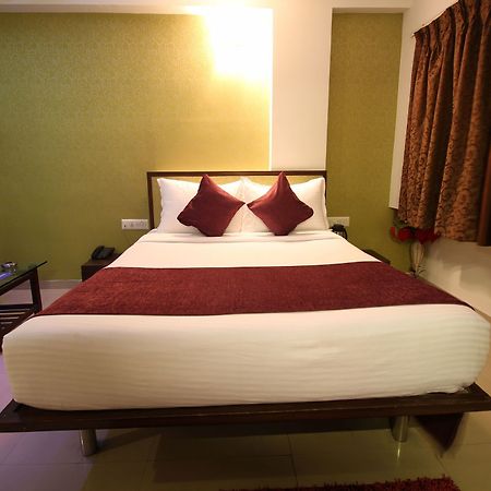 Oyo 2485 Hotel Kalash Inn Ahmedabad Buitenkant foto