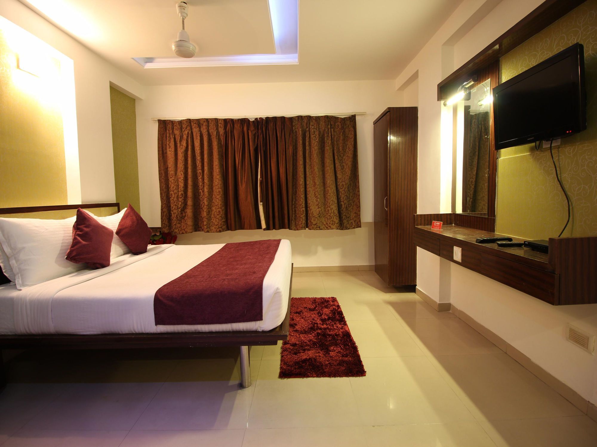 Oyo 2485 Hotel Kalash Inn Ahmedabad Buitenkant foto